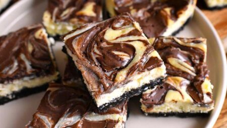 Nutella Swirl Cheesecake Bars